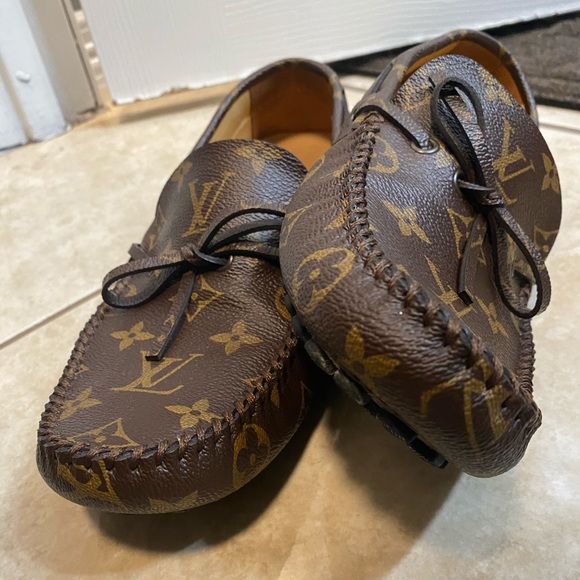 Louis Vuitton - Picture 2 of 2